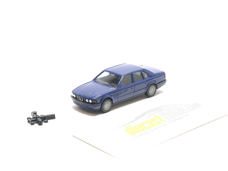 BMW 735i (E32) Sedan 1992 blue