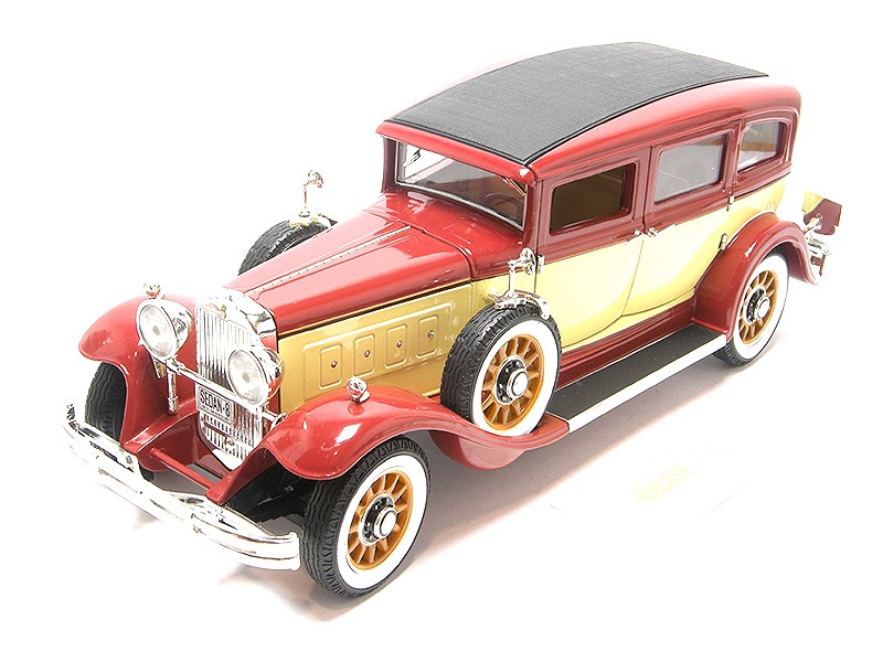 Peerless Master 8 Sedan 1931 maroon/cream