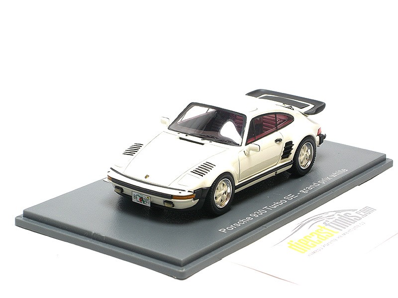 Porsche 930 Turbo SE grand prix white
