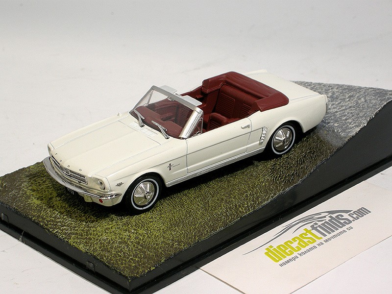 Ford Mustang Convertible Goldfinger