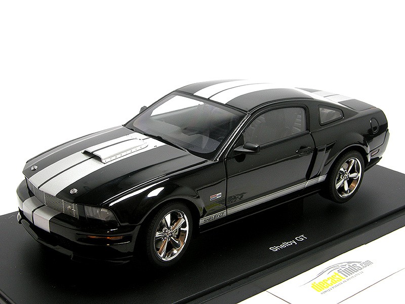 Ford Mustang Shelby GT 2007 black/white stripes